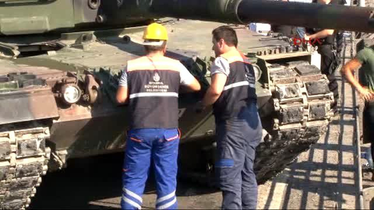 Tanklar Götürüldü; Boğaziçi Köprüsü Trafiğe Açıldı