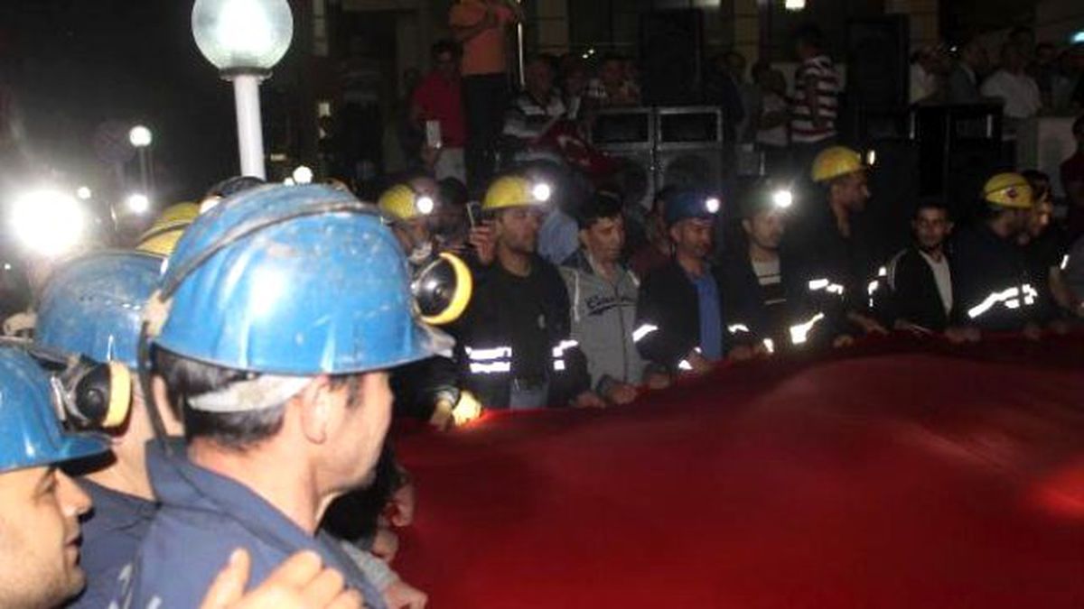 Tavşanlı\'da Yeraltı Kömür Ocağı İşçileri de Darbe Girişimini Protesto Etti