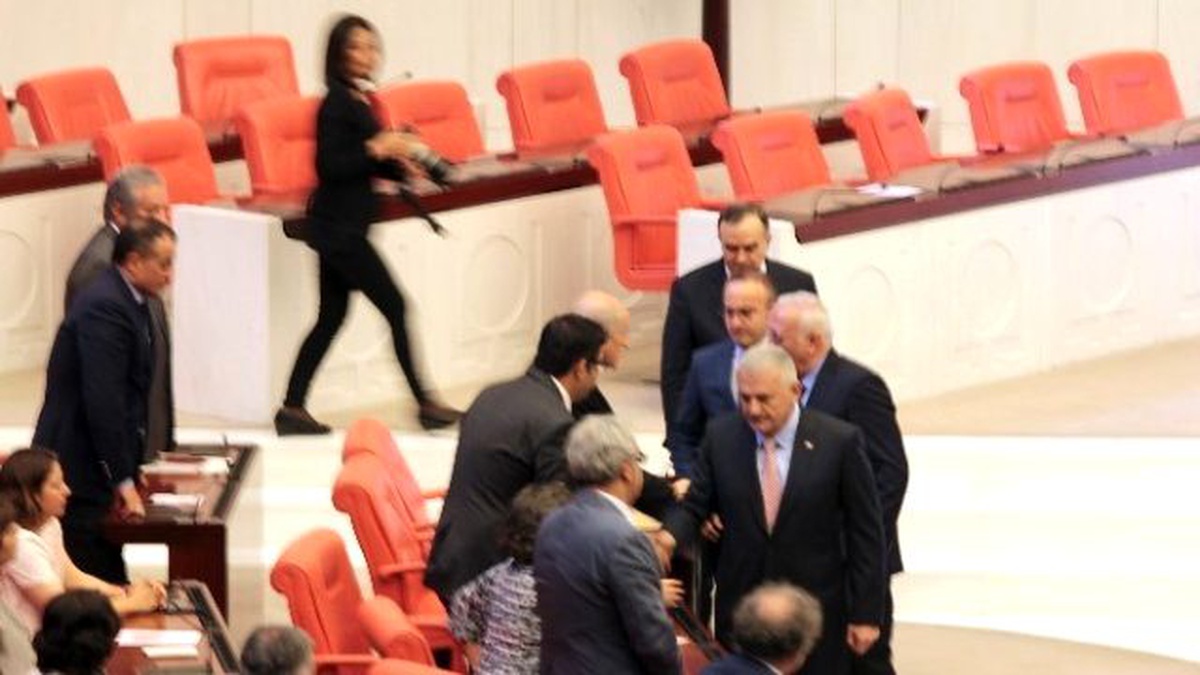 TBMM Genel Kurulu, Olağanüstü Gündemle Toplandı