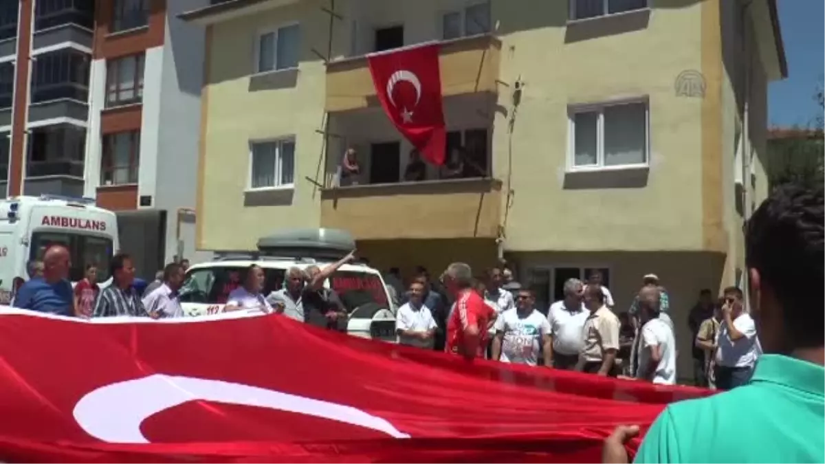 Vali Baruş, Şehit Polis Özen\'in Ailesine Başsağlığı Ziyaretinde Bulundu