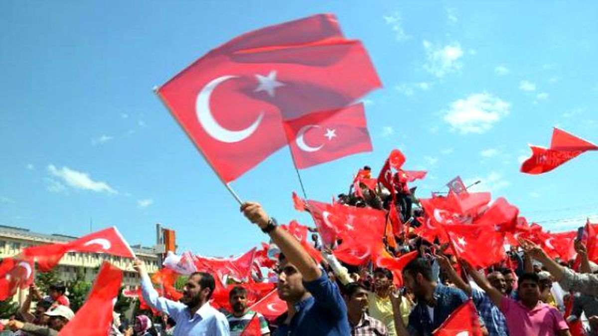 Van\'da Siyasi Partiler Darbe Girişimini Kınadı
