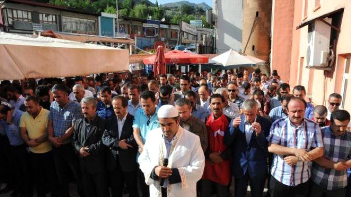 Van ve Hakkari\'de Gıyabi Cenaze Namazı Kılındı