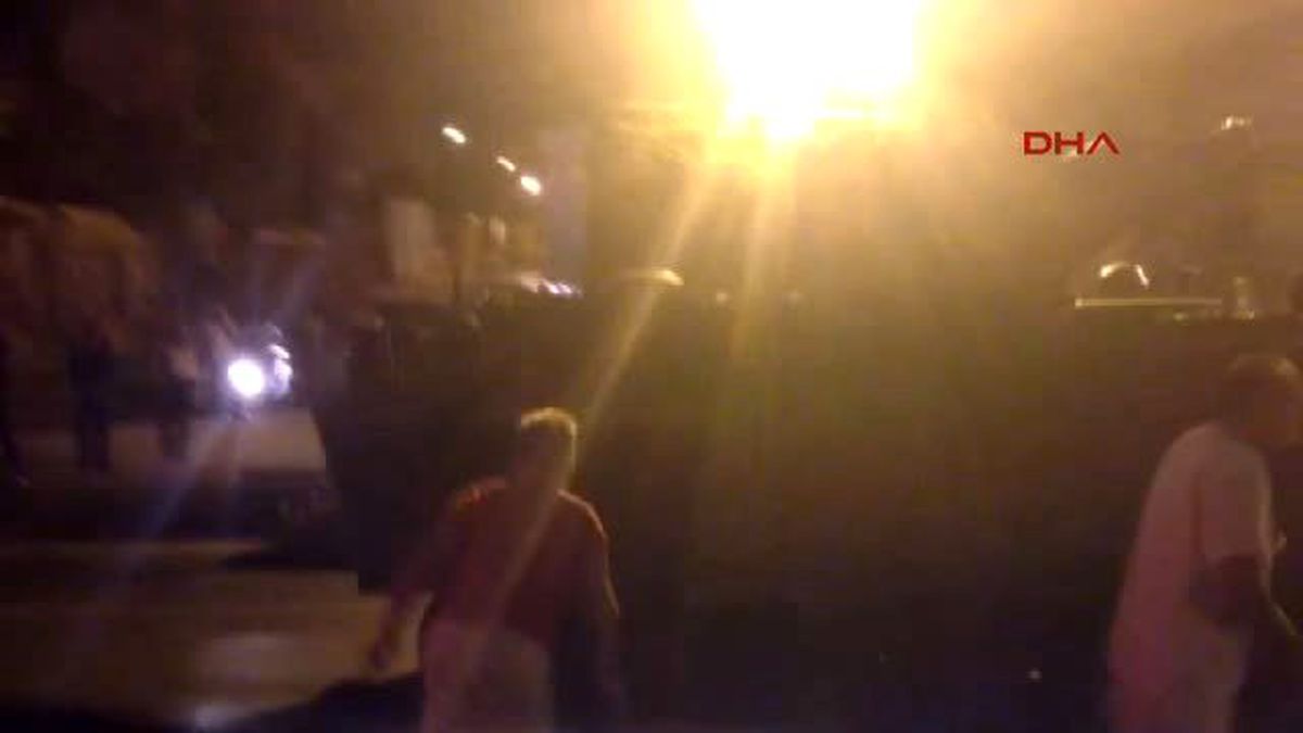 Vatan Caddesi\'nde Tanklara Tepki