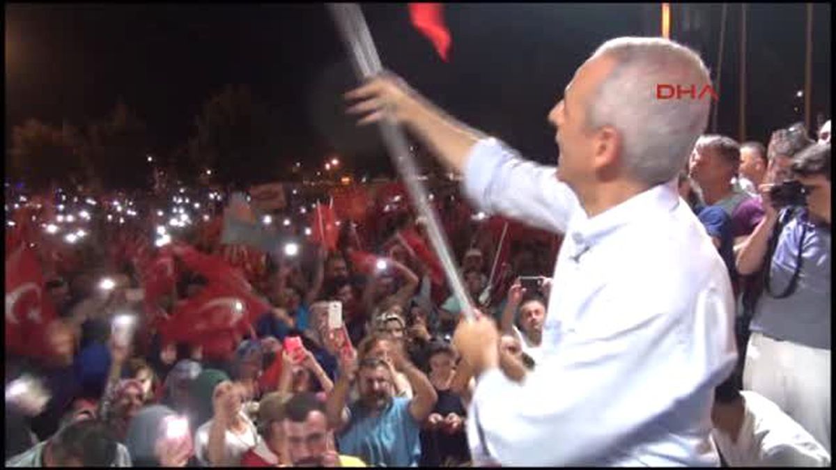 Adapazarı\'nda 75 Bin Kişi Protestoda Bulundu