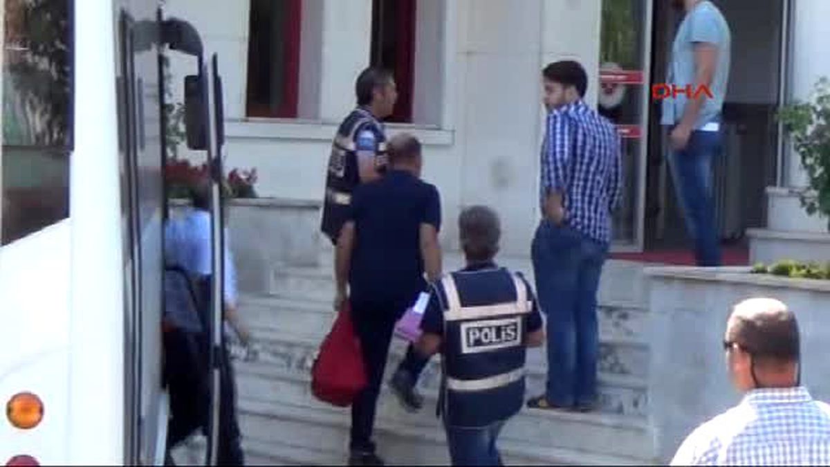 Afyonkarahisar\'da 13 Hakim ve Savcı Gözaltında