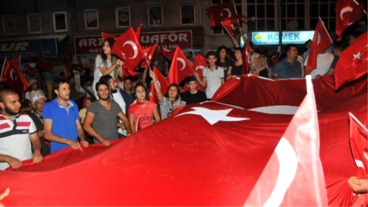 Akşehir\'de Demokrasi Nöbeti