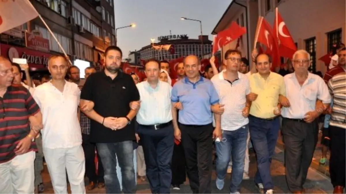 Balıkesir\'de Demokrasi Yürüyüşü