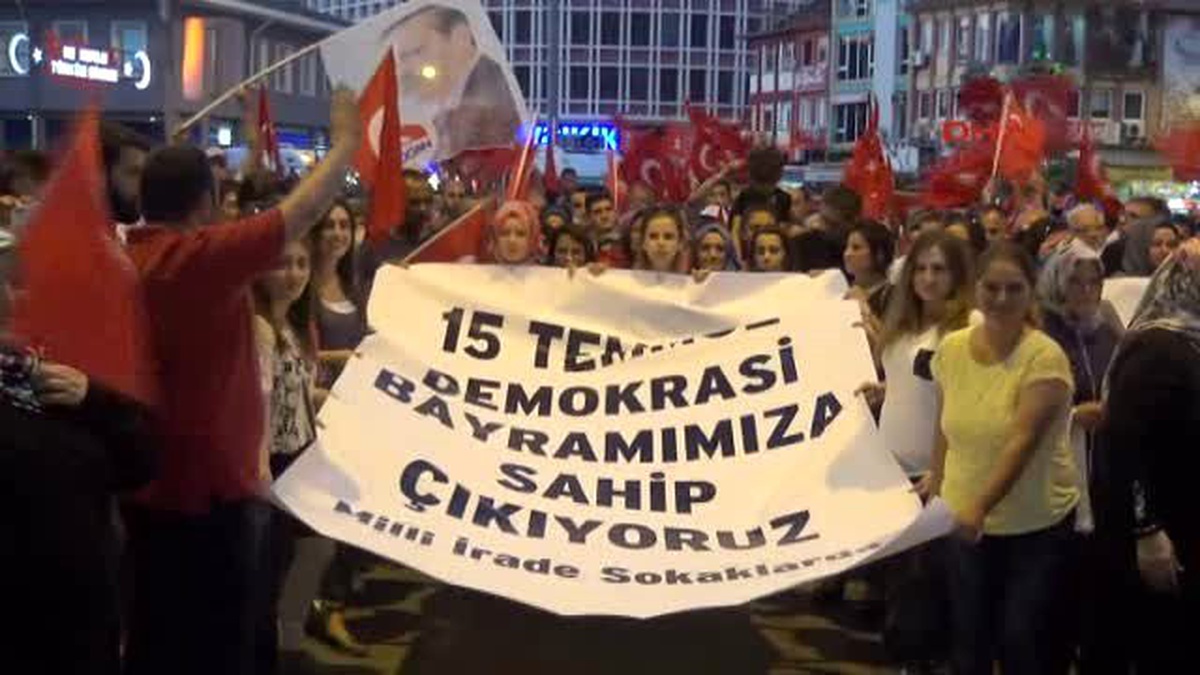 Balıkesirliler Askeri Kalkışmaya Karşı Tek Yürek Oldu