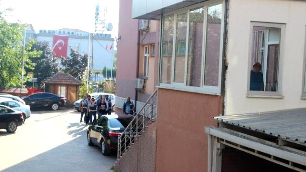 Bartın\'da İki Hakim ve Bir Savcı Adliyeye Çıkarıldı