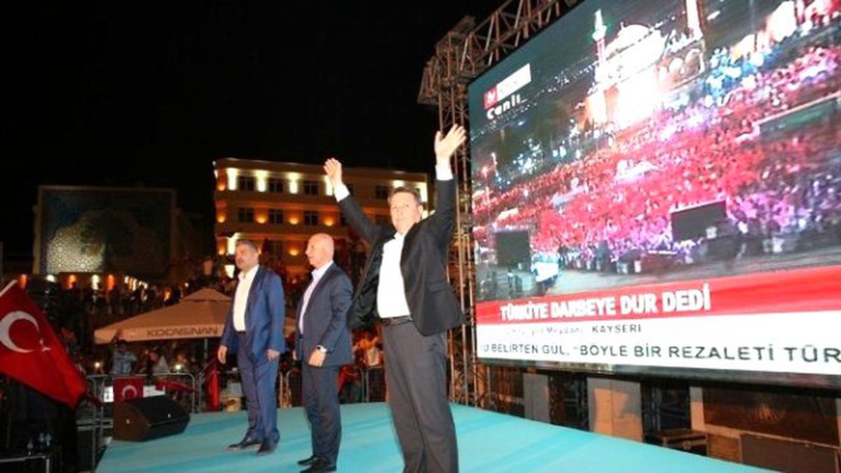 Başkan Çolakbayrakdar, Demokrasi Nöbetinde Koşturuyor