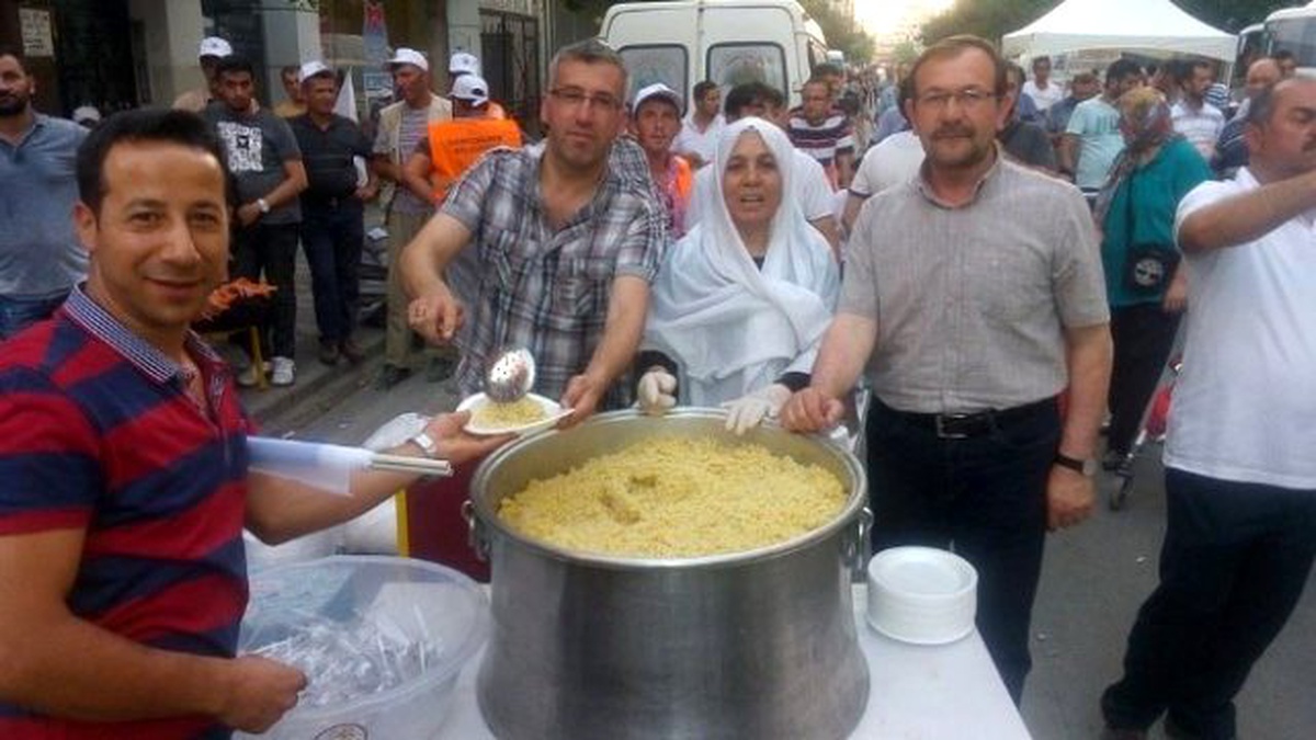 Başkan Güler, Nöbet Tutan Vatandaşlara Osmanlı Aşı Dağıttı