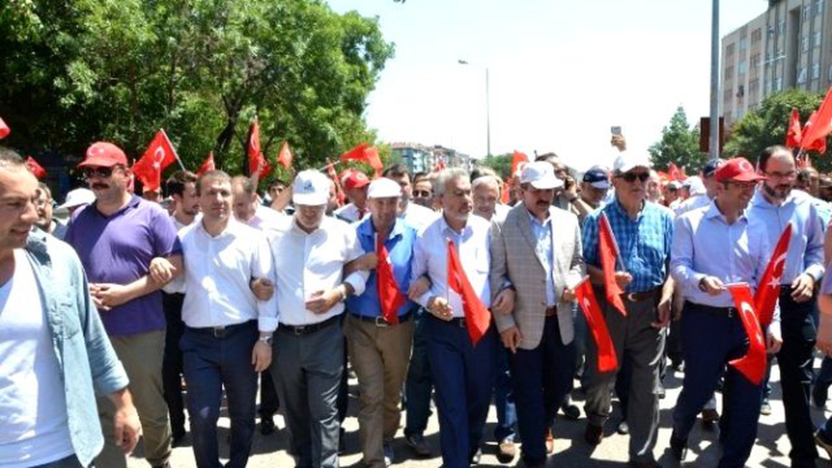 Başkan Üzülmez, Milli İrade ve Demokrasi Yürüyüşüne Katıldı