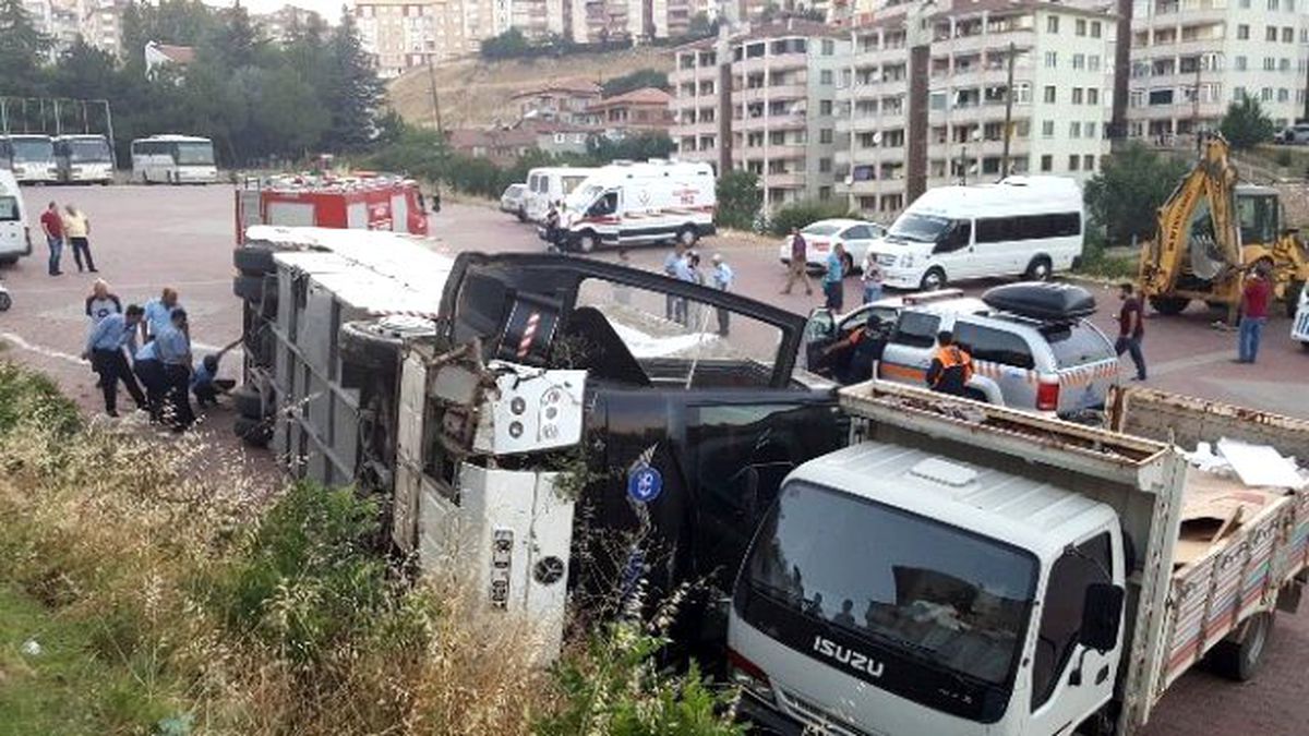 Bilecik\'te Otobüs Devrildi, 1 Yaralı