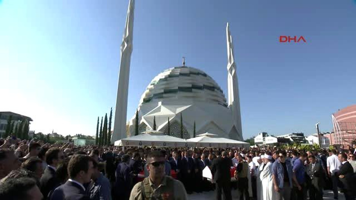 Cumhurbaşkanı Erdoğan Gözyaşlarını Tutamadı