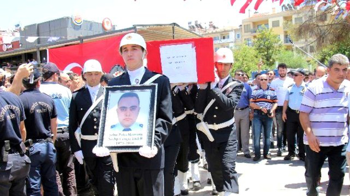 Cumhurbaşkanın Kaldığı Otele Yönelik Saldırıda Şehit Olan Polis Toprağa Verildi