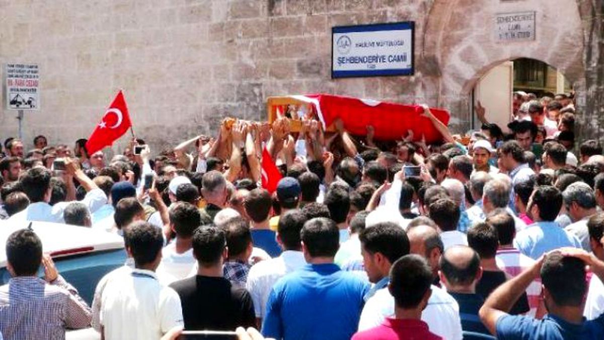 Darbe Karşıtı Gösteride Vurulan Üniversiteli Toprağa Verildi