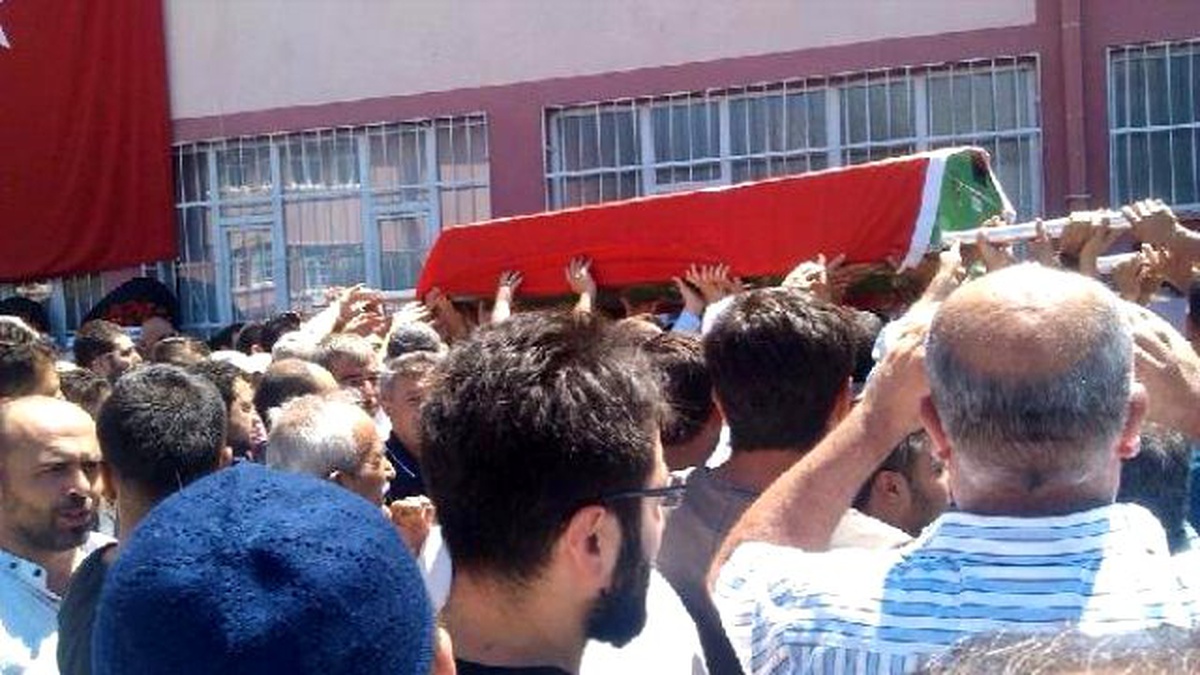 Darbeye Karşı Gösteride Ölen Akif Kapaklı Toprağa Verildi