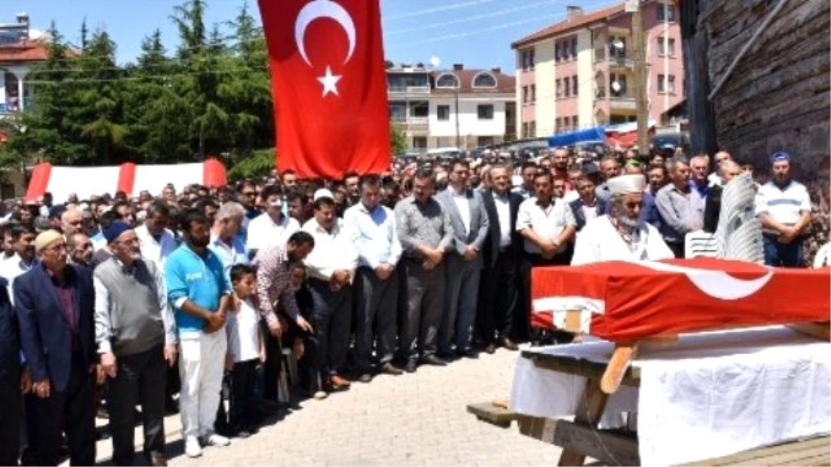 Demokrasi Şehidi İbrahim Ateş, Kızılcahamam\'da Toprağa Verildi
