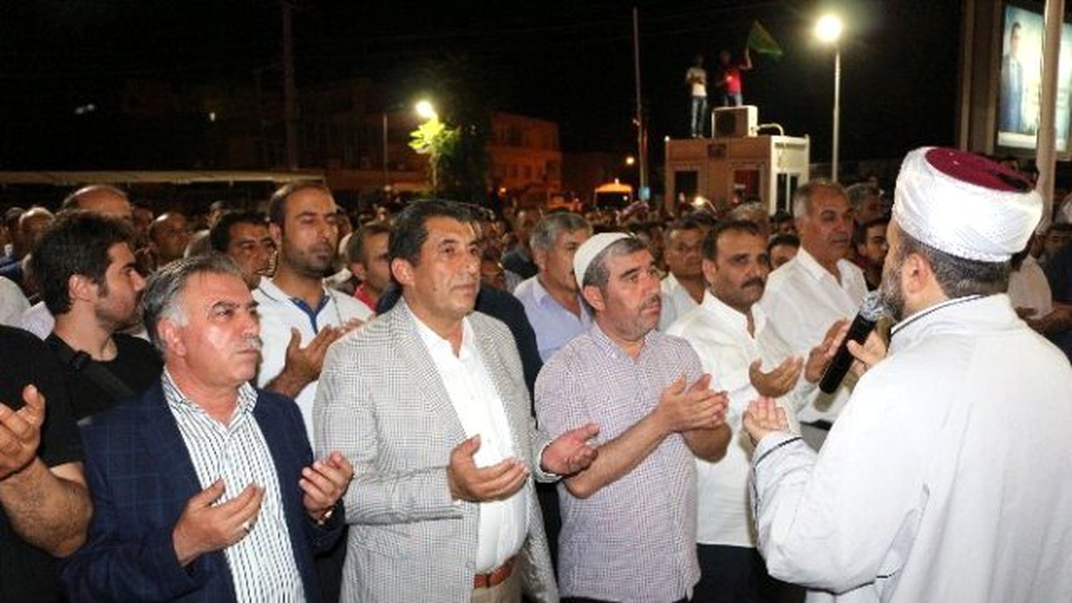 Demokrasi Şehitleri İçin Gıyabi Cenaze Namazı Kılındı