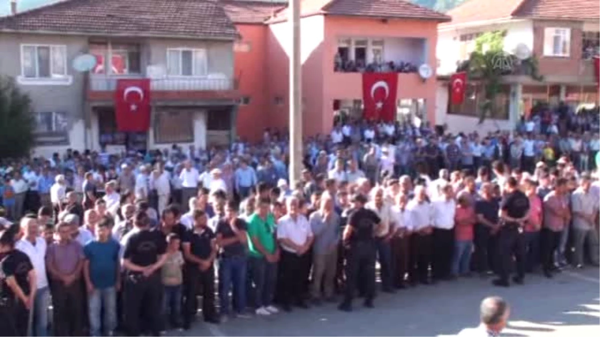 Demokrasi Şehitleri - Polis Memuru Ferhat Koç\'un Cenazesi