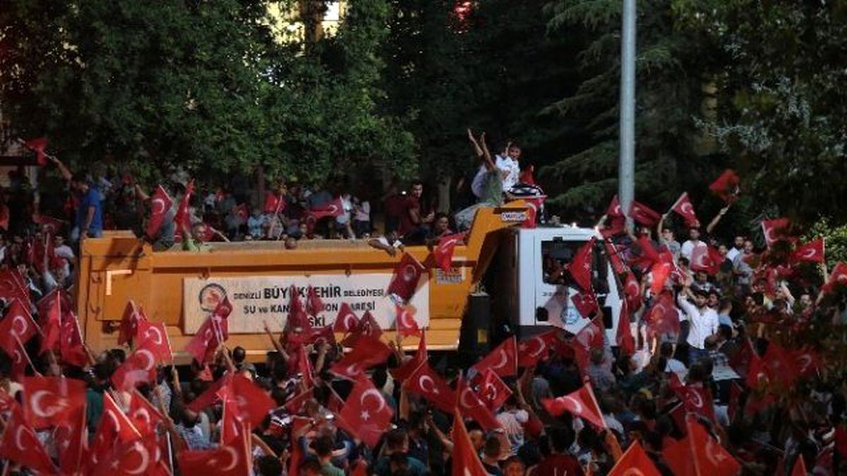 Denizli\'de Demokrasi Nöbeti Devam Ediyor