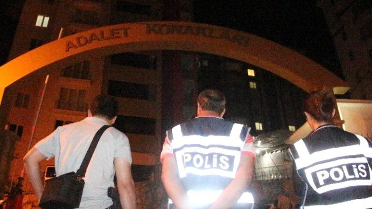 Elazığ\'da 24 Savcı ve Hakim Gözaltına Alındı
