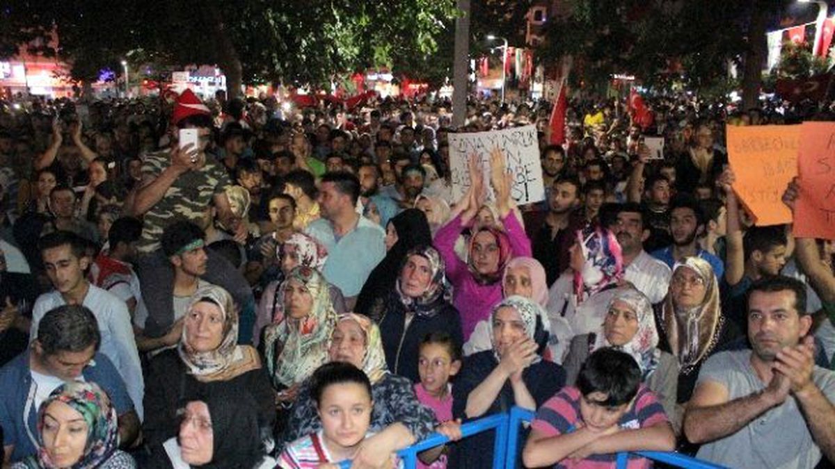Elazığ\'da Darbe Girişimine Tepkiler Devam Ediyor
