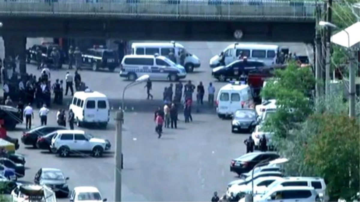 Erivan\'da Polis Karargahına Saldırı: 1 Ölü