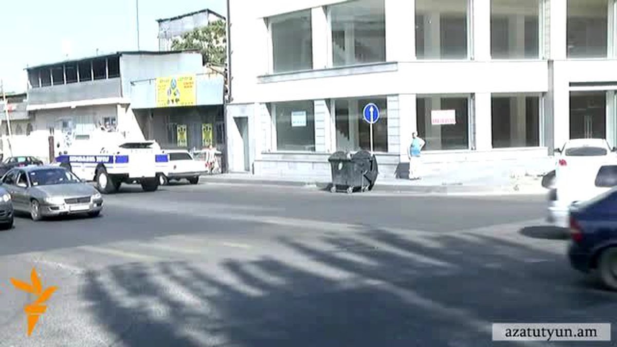 Ermenistan\'da Silahlı Bir Grup Polis Karakolunu Bastı