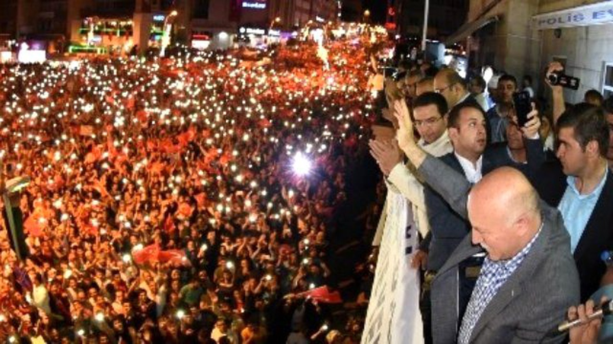 Erzurum\'da Demokrasi Nöbeti