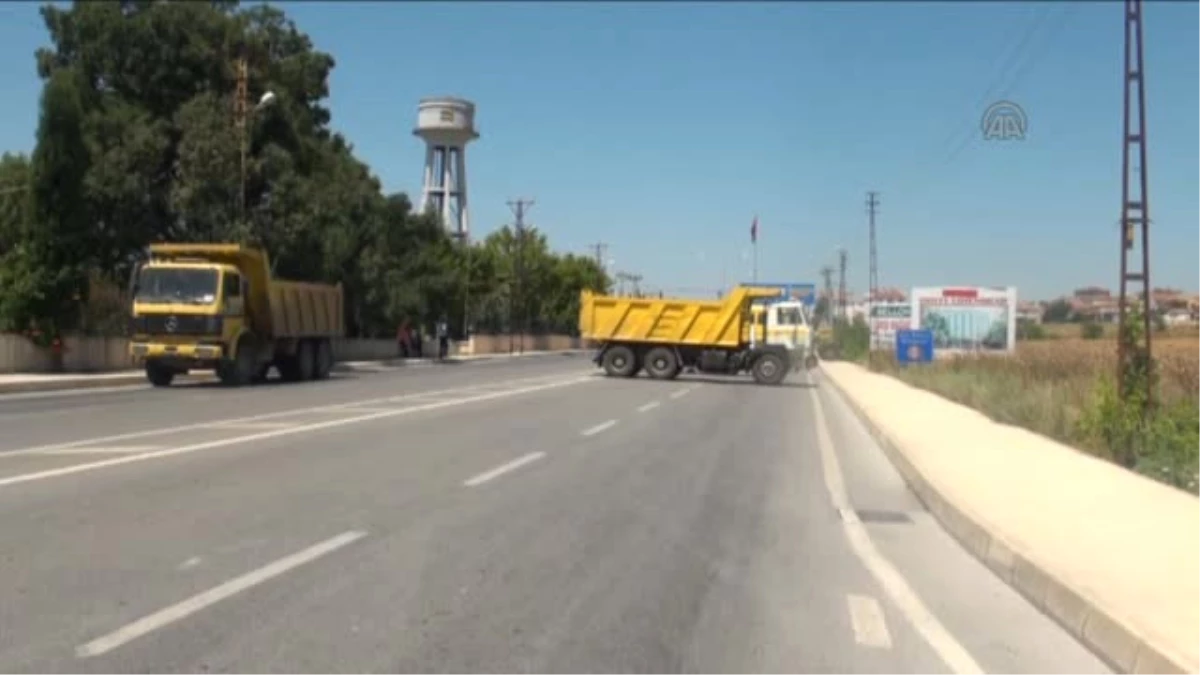 Fetö\'nün Darbe Girişimi - Kırklareli - İstanbul Yolunda Trafik Tek Şeritten Sağlanıyor