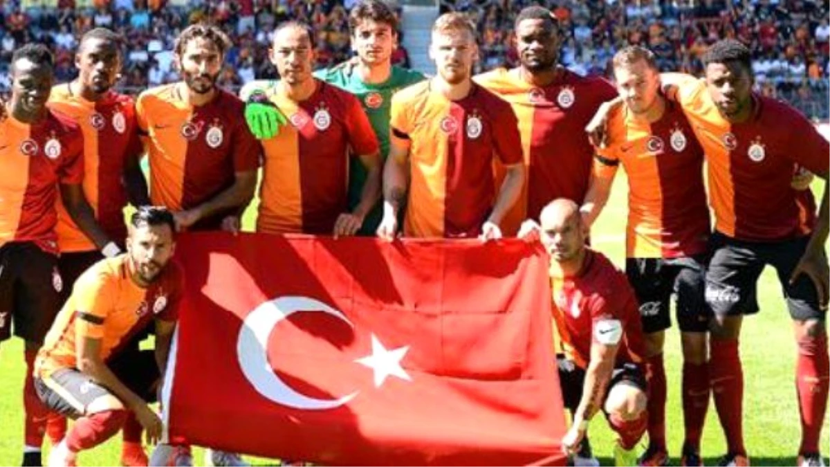 Galatasaray-Zürih Maçı Öncesi Şehitler İçin Saygı Duruşu
