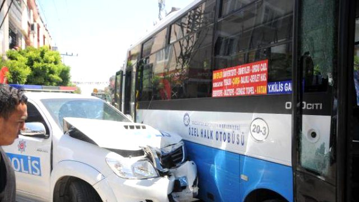 Gaziantep\'te, Olaya Giden Polis Ekibi Kaza Yaptı