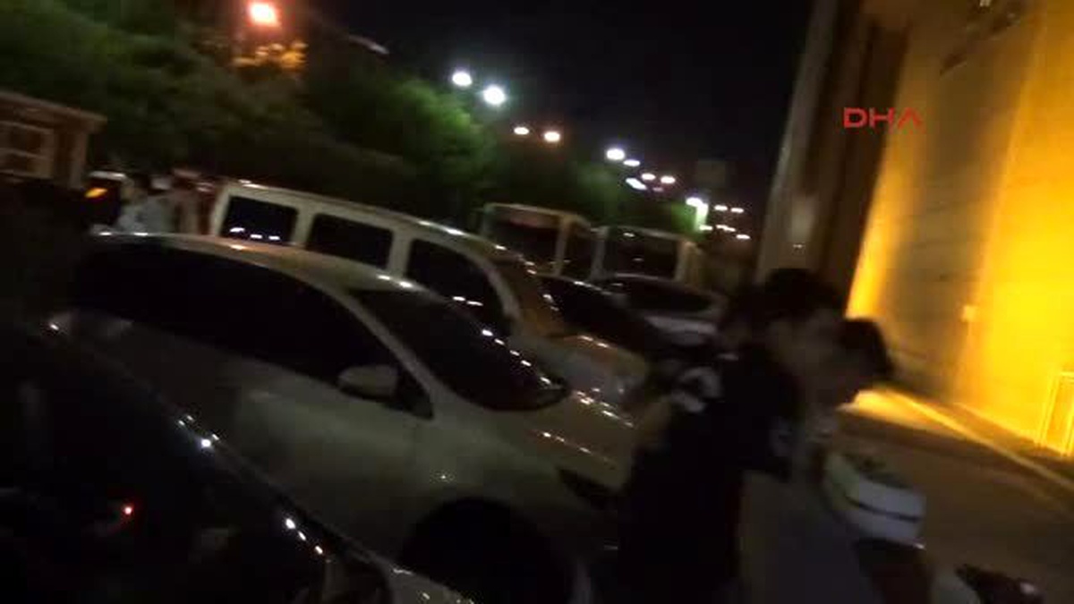 Gözaltındaki Askerler Parmak İzinin Alınması İçin Emniyete Götürülüyor
