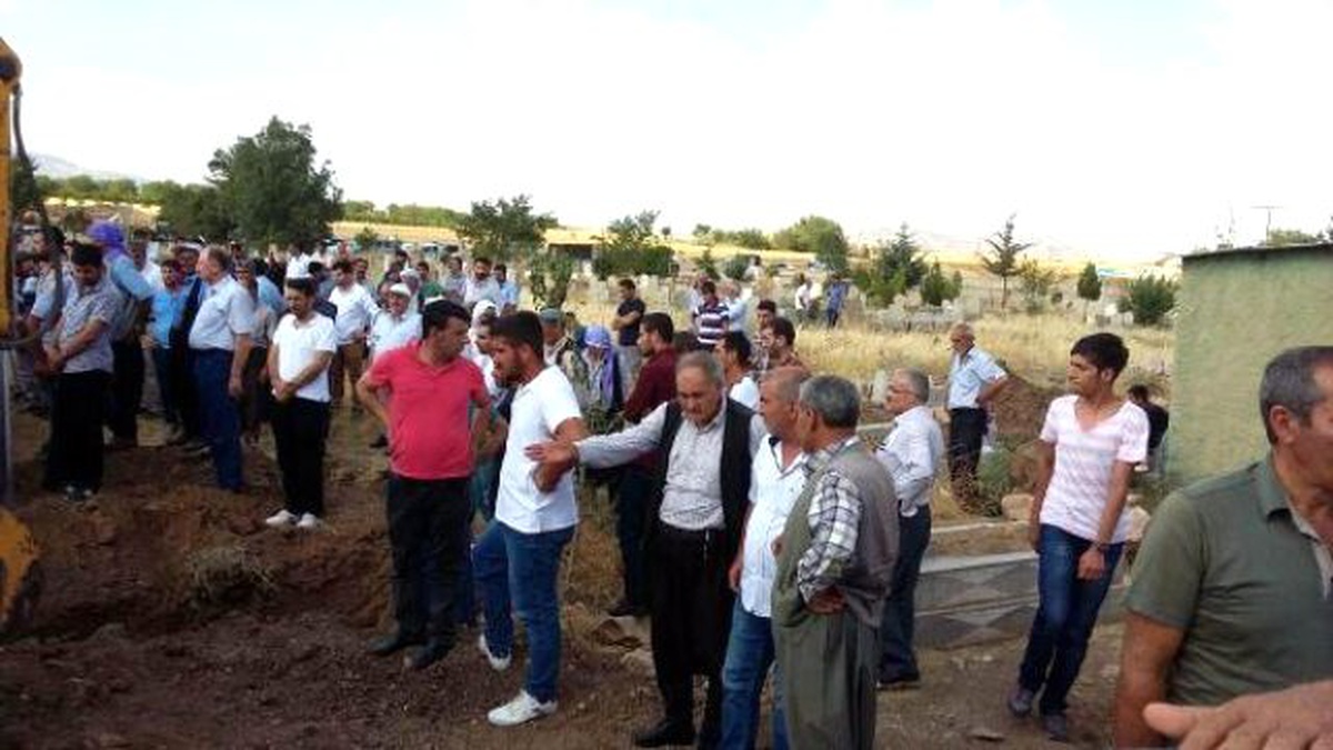 Helikopter Açılan Ateşle Ölen Vatandaş Diyarbakır\'da Toprağa Verildi
