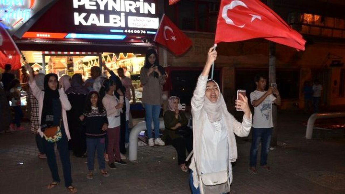Irak ve Suriyelilerden Darbeye Tepki