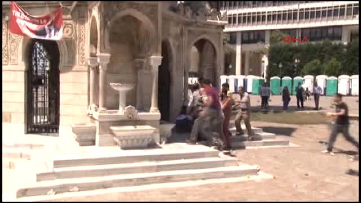 İzmiir Konak Meydanı\'nda Tehlikeli Gerginlik