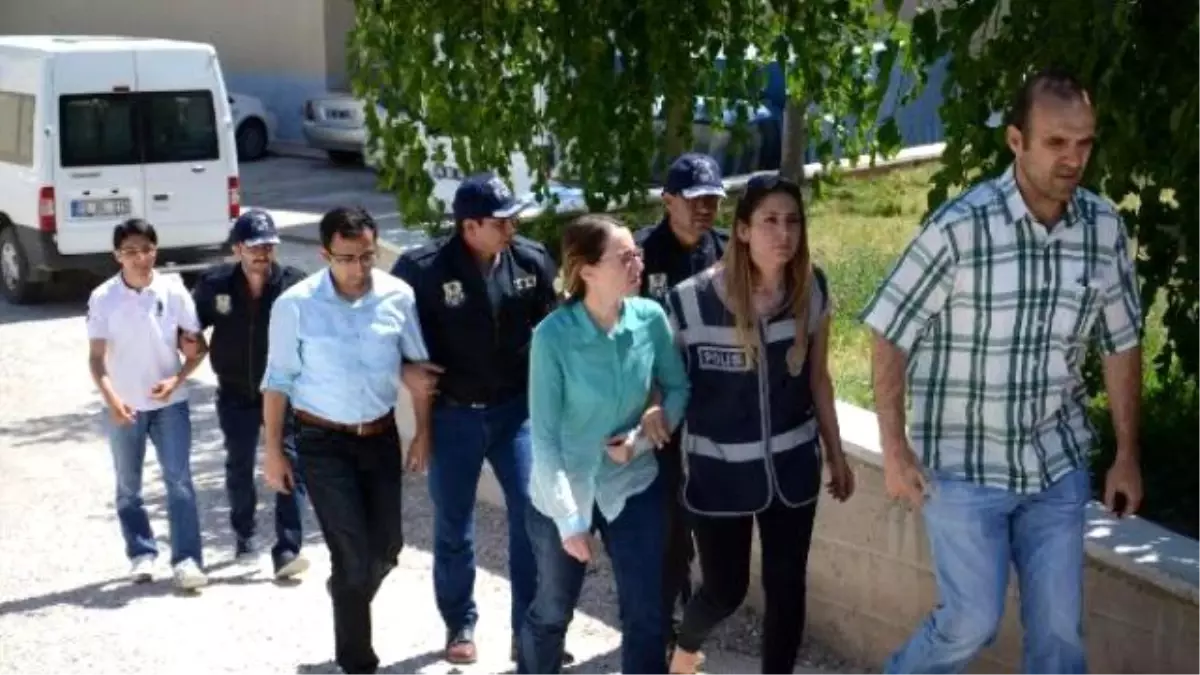 Karaman\'da Gözaltına Alınan 1 Savcı ve 2 Hakim Adliyeye Sevk Edildi