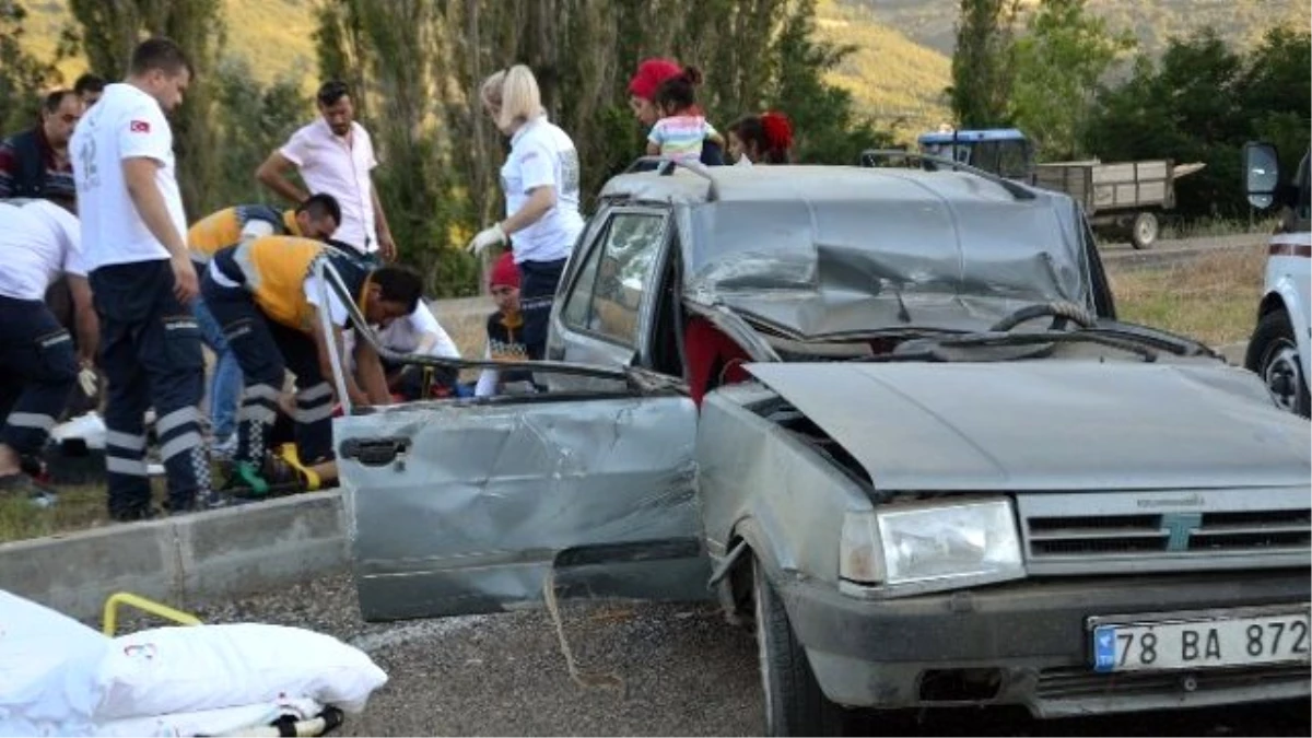 Kastamonu\'da Otomobil Takla Attı: 4 Yaralı