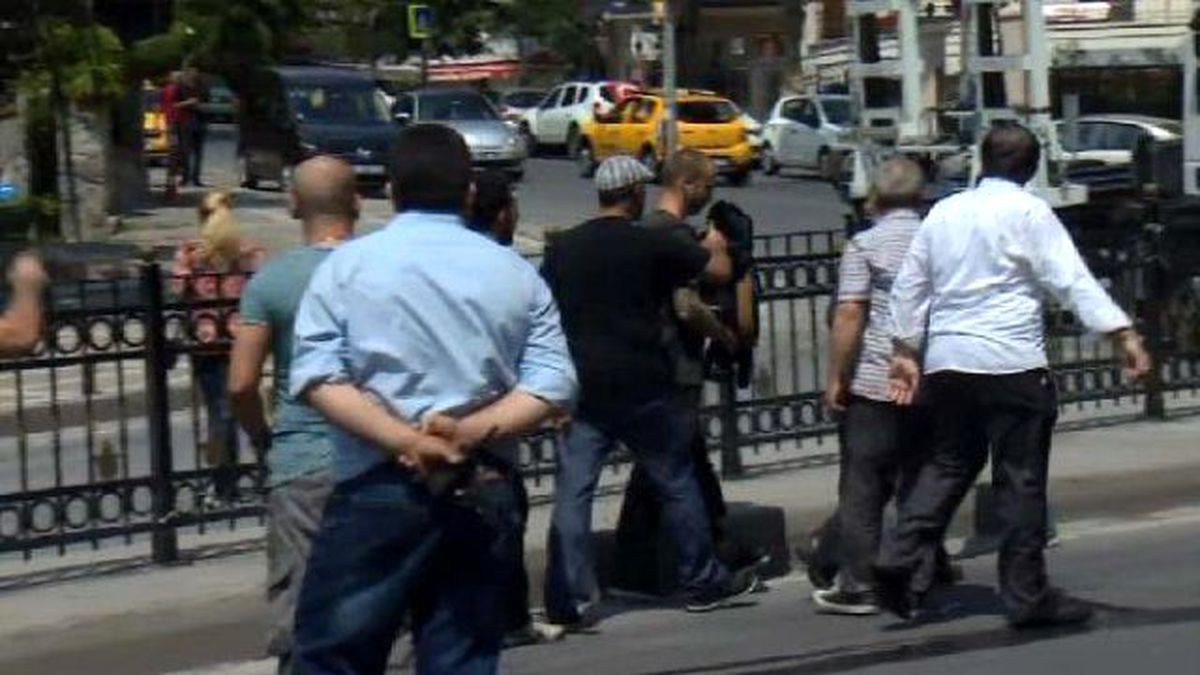 Kısıklı\'da CNN İnternational Ekibine Vatandaşlar Saldırdı