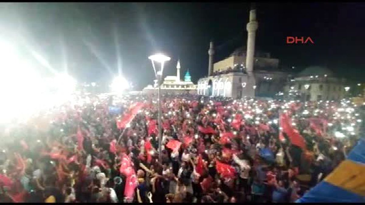 Konya\'da Mevlana Meydanı\'nda Buluştu