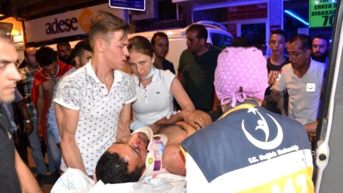 Konya\'da Vatandaşlar Mevlana Meydanı\'nda Buluştu (2)