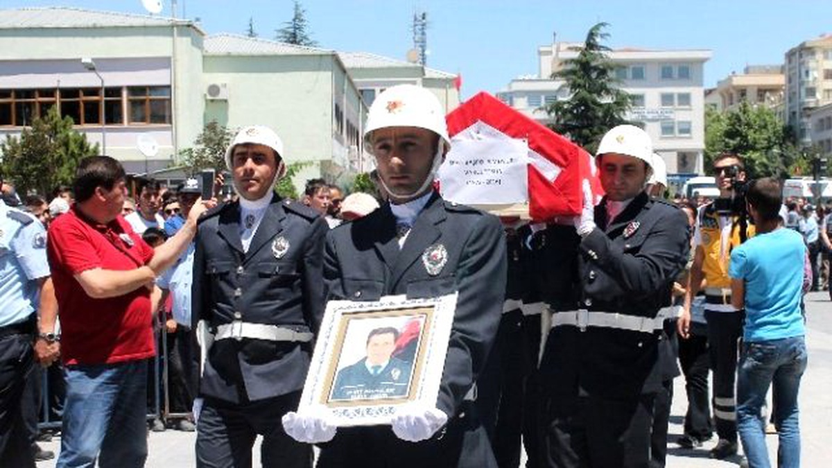 Niğdeli Demokrasi Şehitleri Toprağa Verildi
