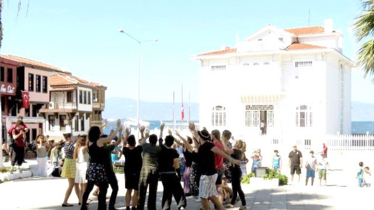 Pandomim ile Barış Anlatıldı