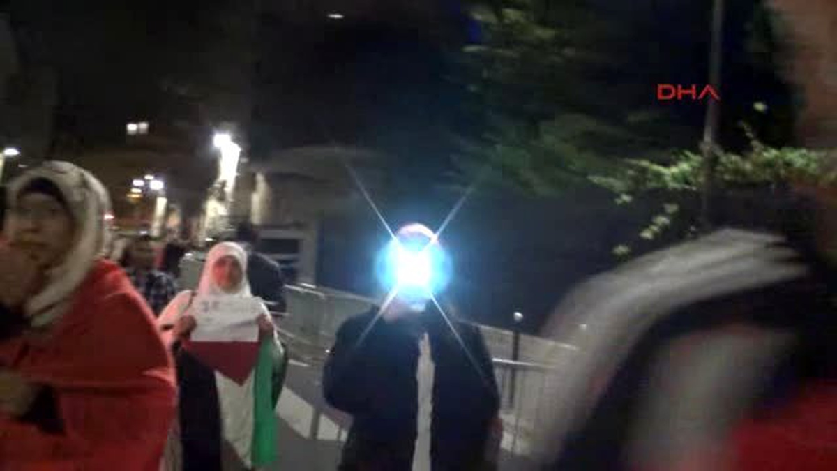 Parisli Türklerden Demokrasiye Destek