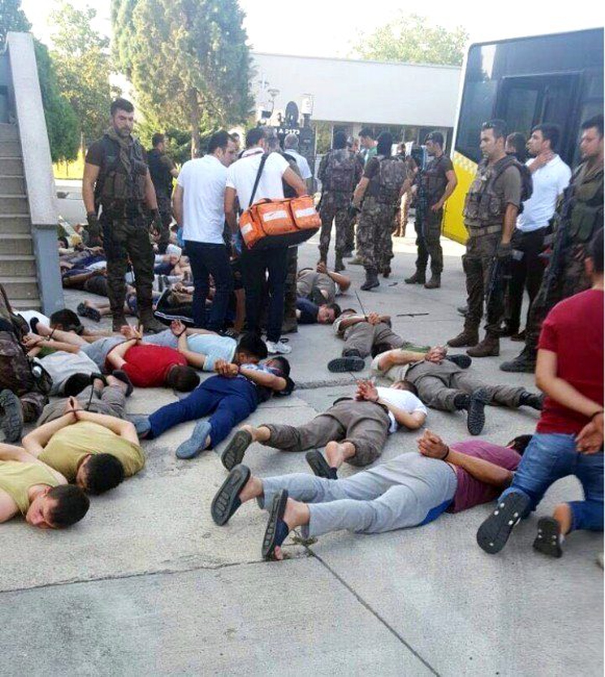 Sabiha Gökçen Havalimanı\'nda 11 Asker Gözaltına Alındı