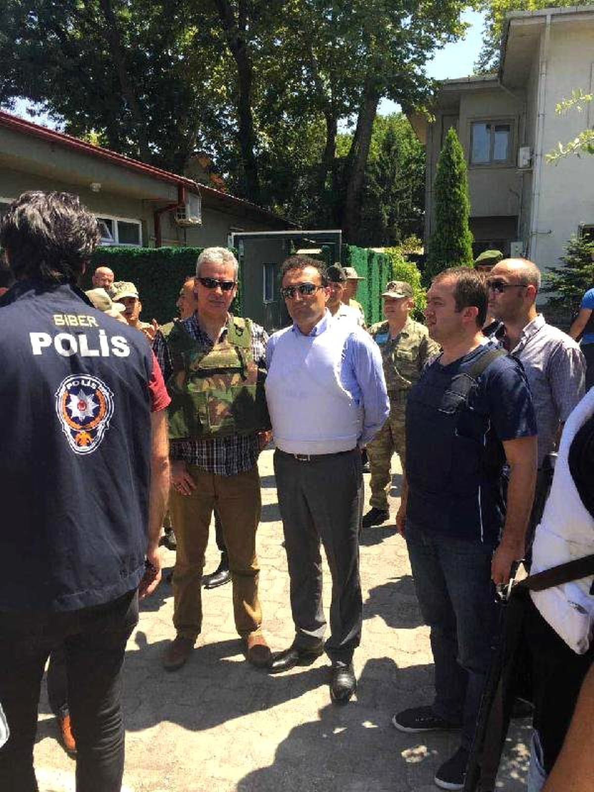 Sakarya\'da 1\'inci Tugay Komutanlığı\'ndaki Silahlara El Konuldu