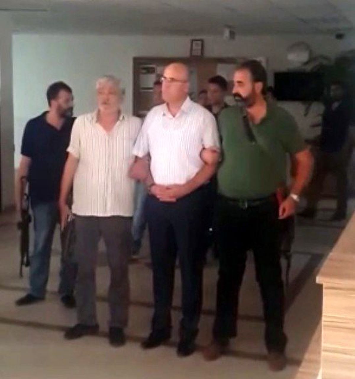 Şanlıurfa\'da Gözaltına Alınan Asker ve Polis Sayısı 68 Oldu