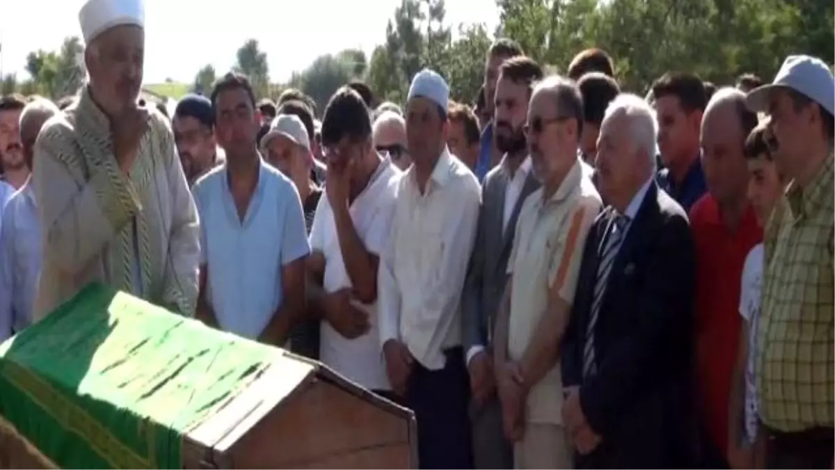 Şehit Cenazesinde Müftü Fethullah Gülen'e Beddua Etti