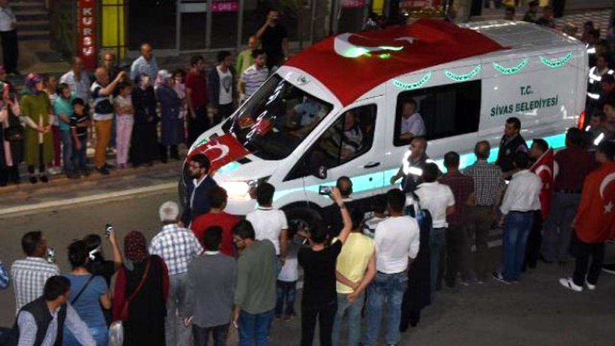 Şehit Emniyet Müdürünün Cenazesi Sivas\'a Getirildi